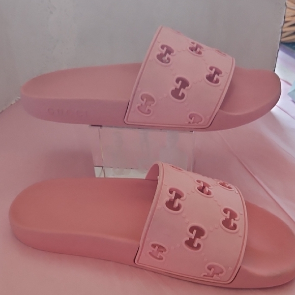 Gucci Blush Pink Logo Slides - Picture 8 of 16